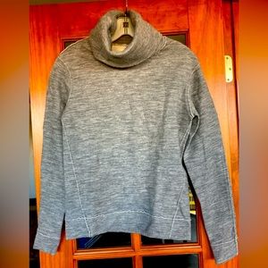 J Brand gray turtleneck sweatshirt size small🥰❤️